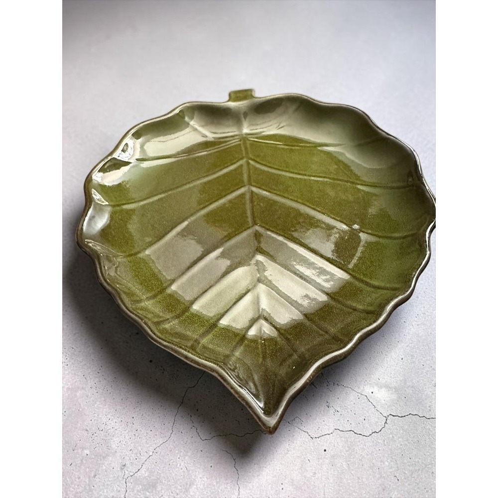 Pfaltzgraff Studio Pastoral Leaves Hand Crafted Leaf Shaped Serving Platter